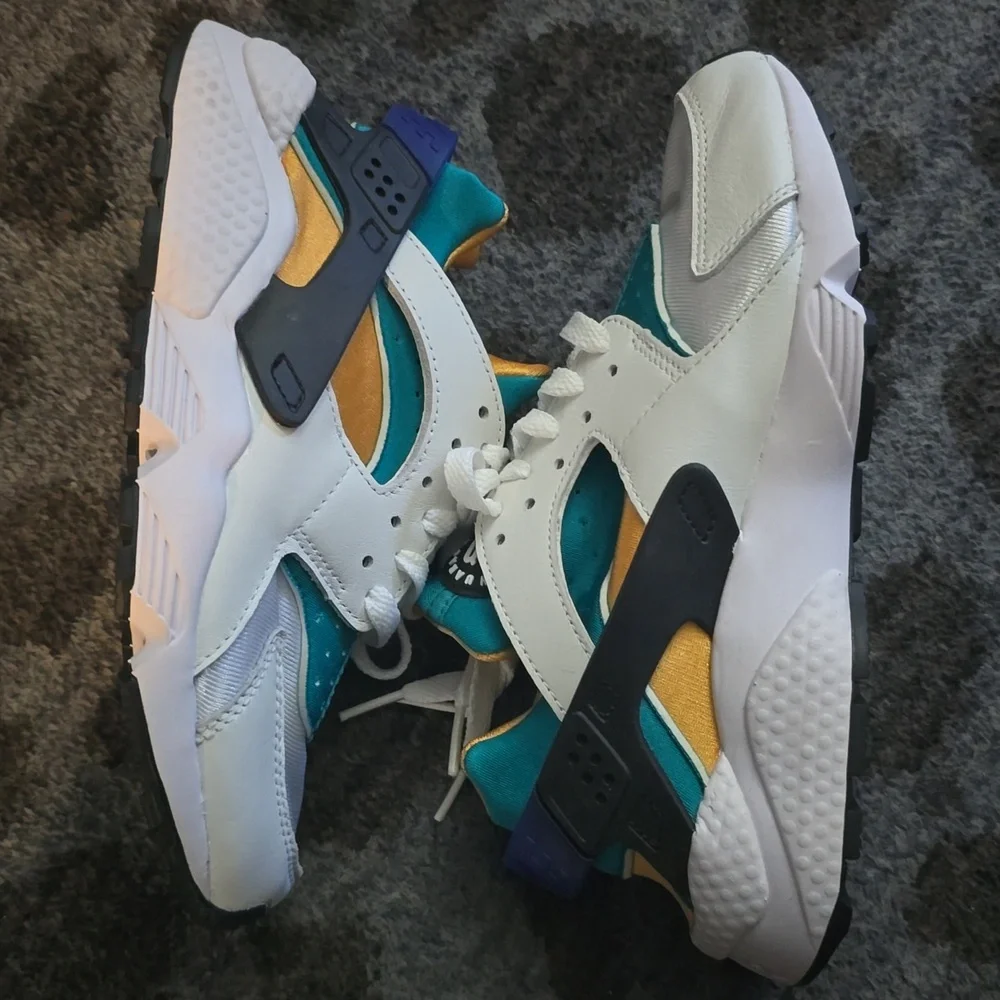 New Emerald Air Huarache - Picture 2 of 3